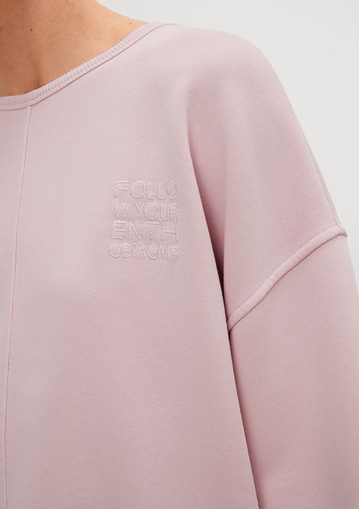 Sweatshirt with embroidery from comma