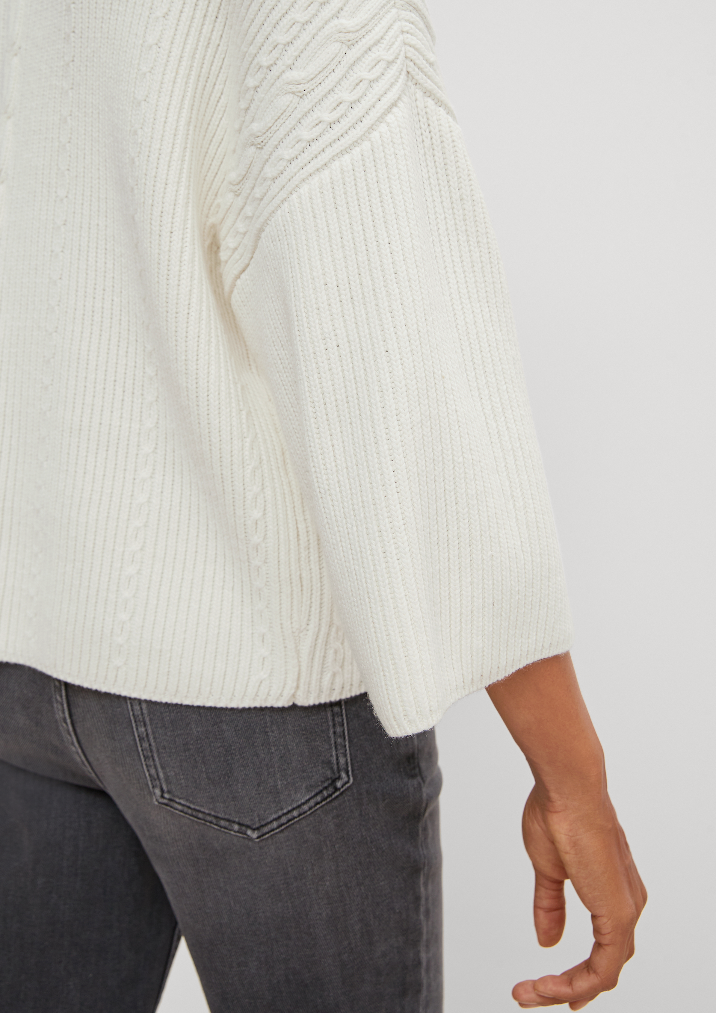 Knitted pullover