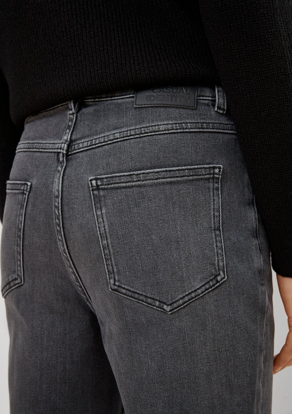 Flared: jeans with a garment wash from comma
