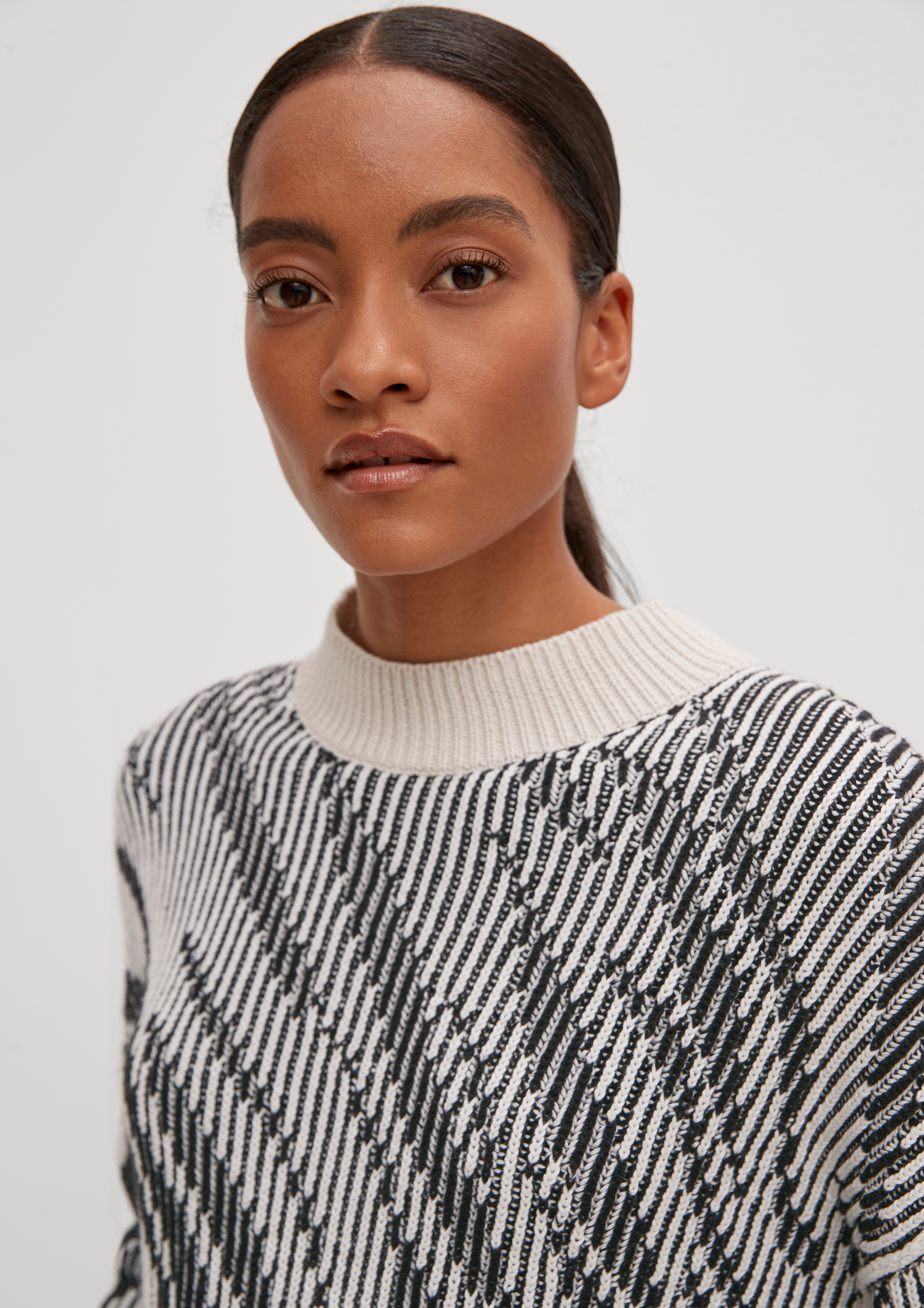 Knitted pullover