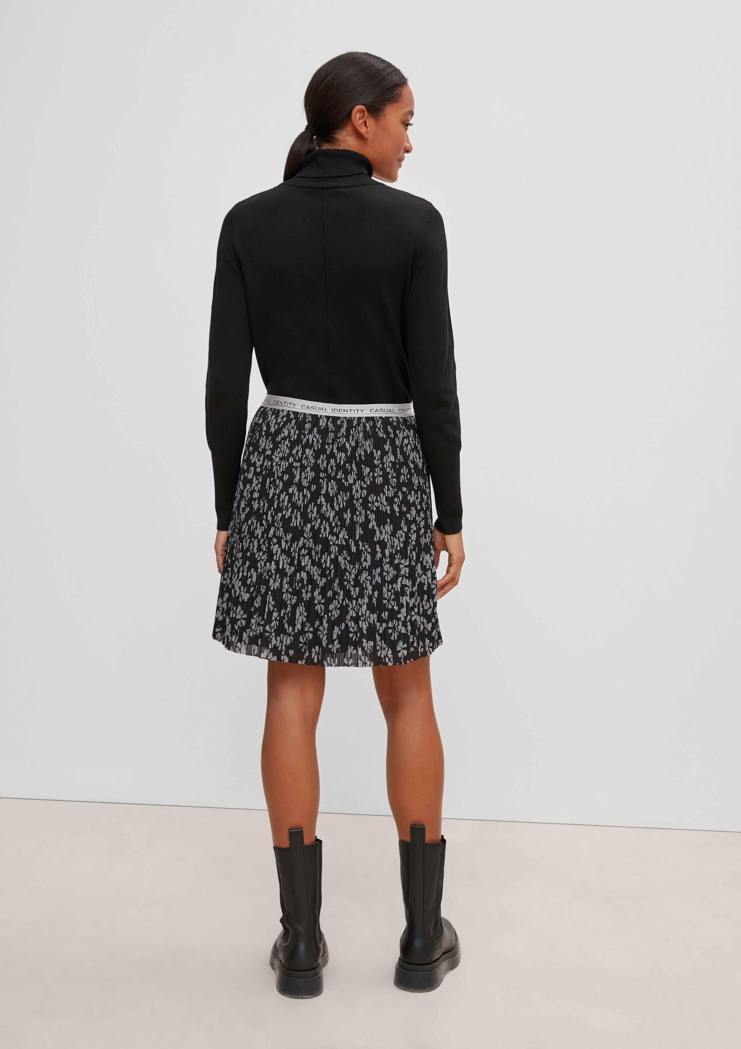 Knitted pullover