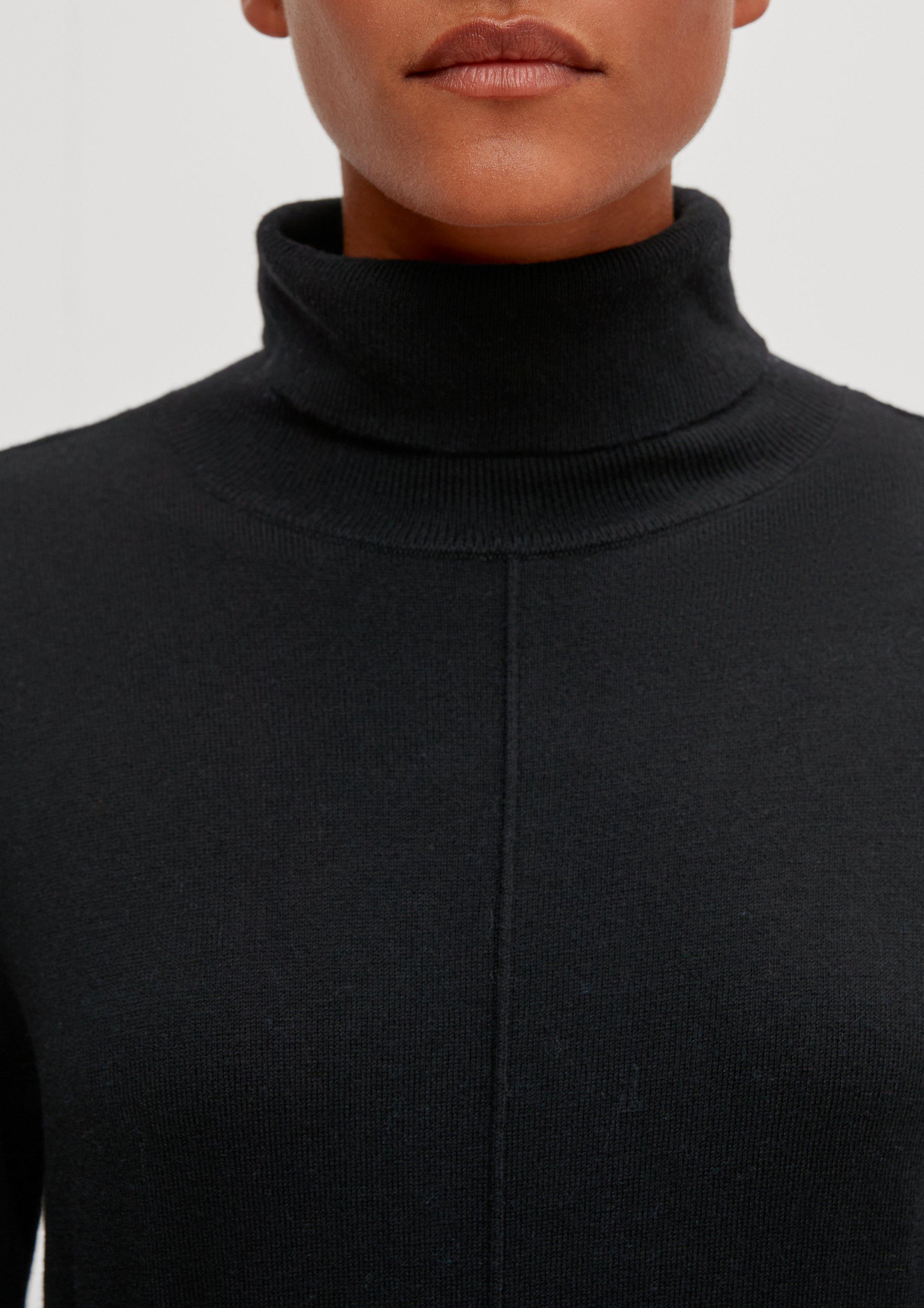 Knitted pullover