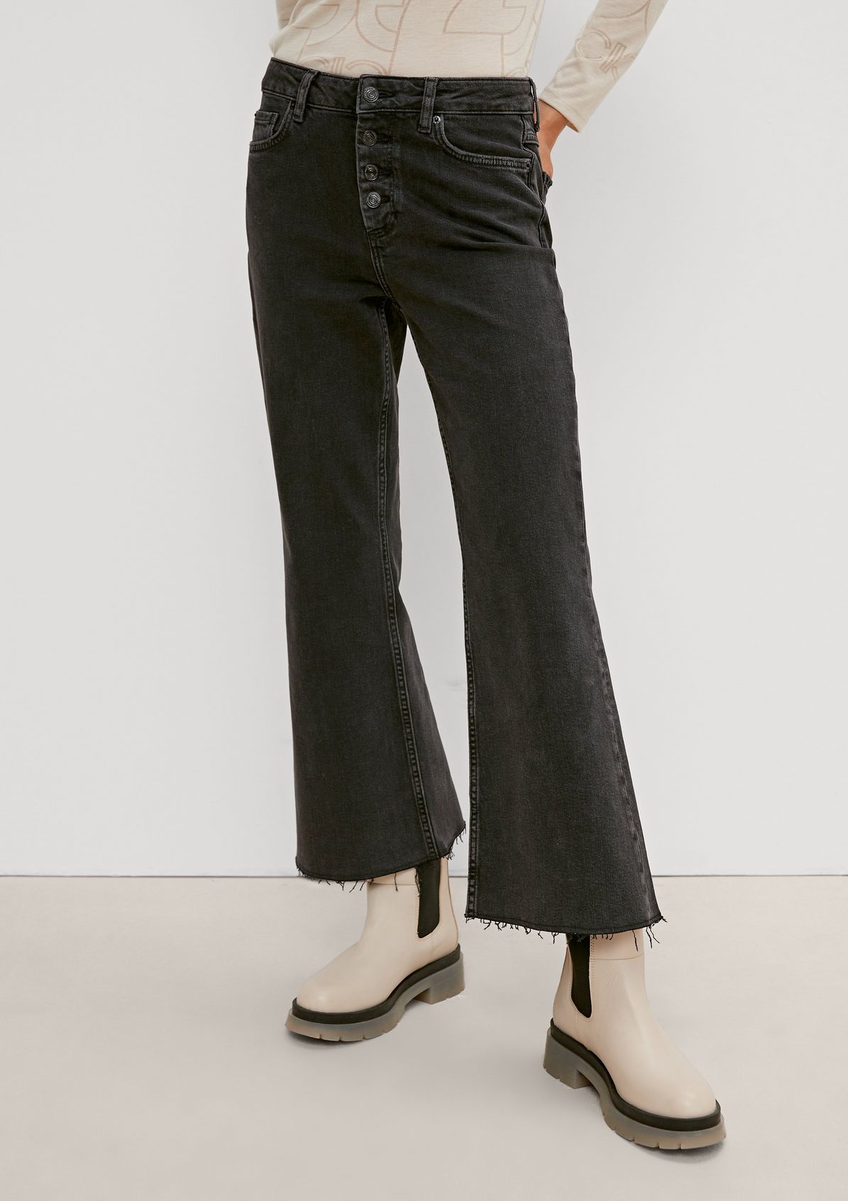 Jeans aus Baumwollstretch mit Flared Leg from comma