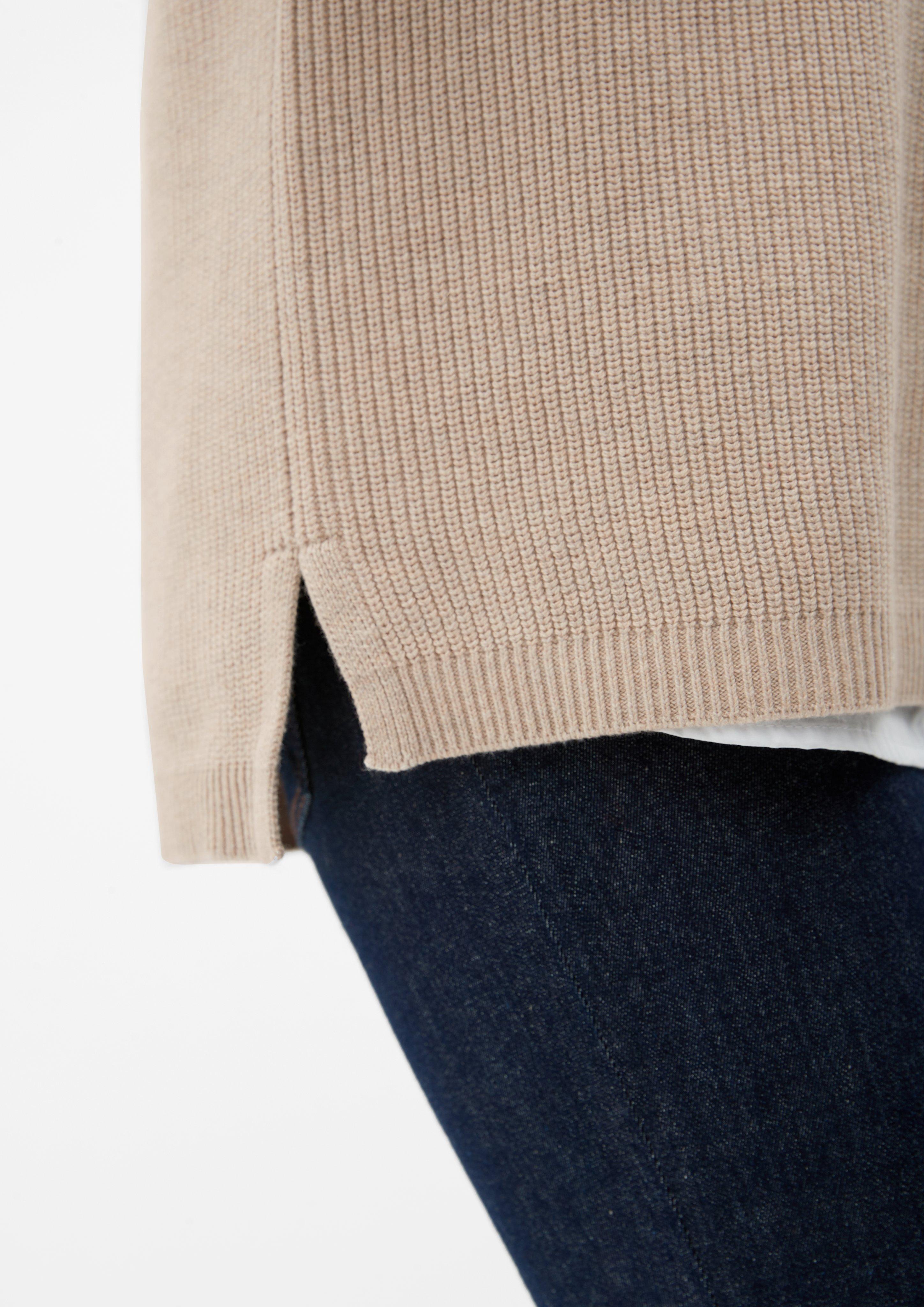 Knitted vest