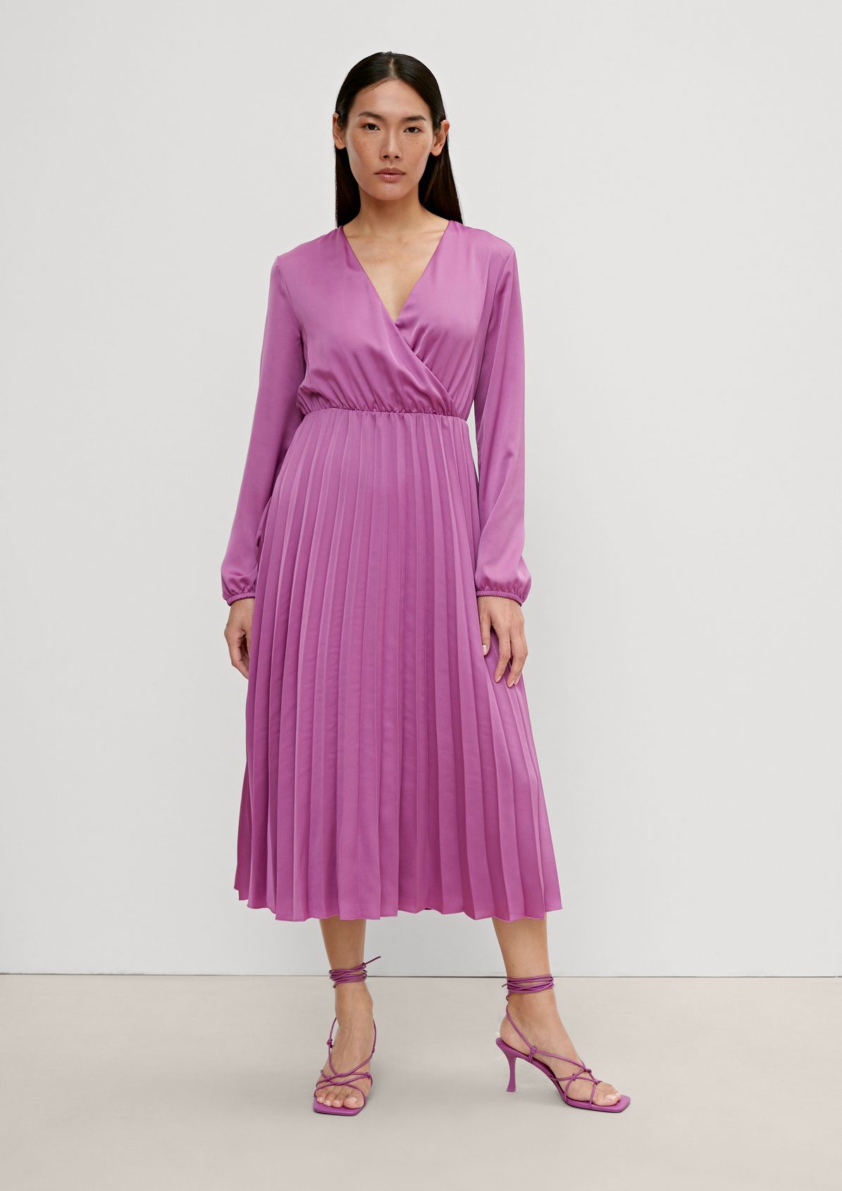 Wrap-effect pleated dress from comma