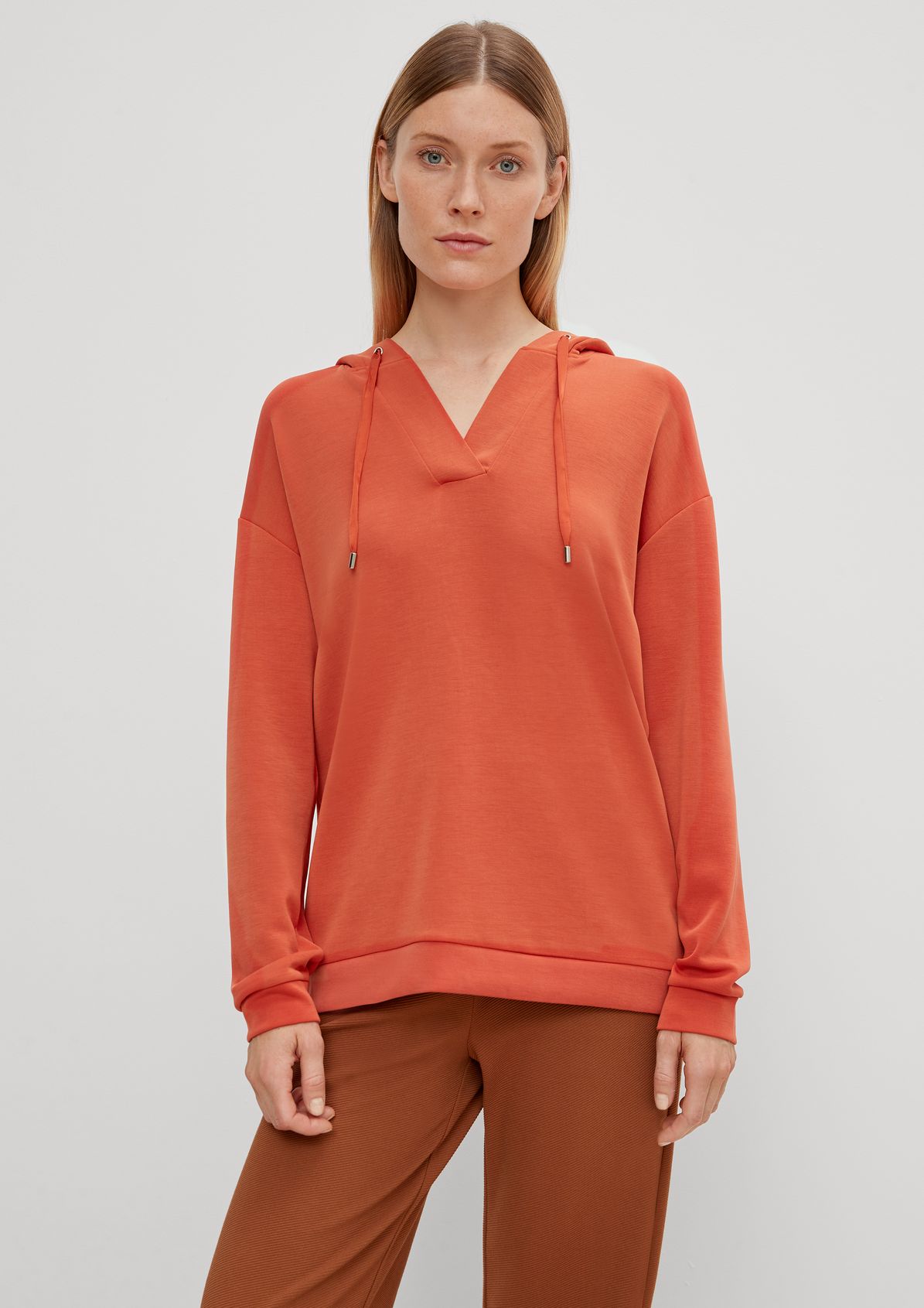 V-neck sweatshirt from comma