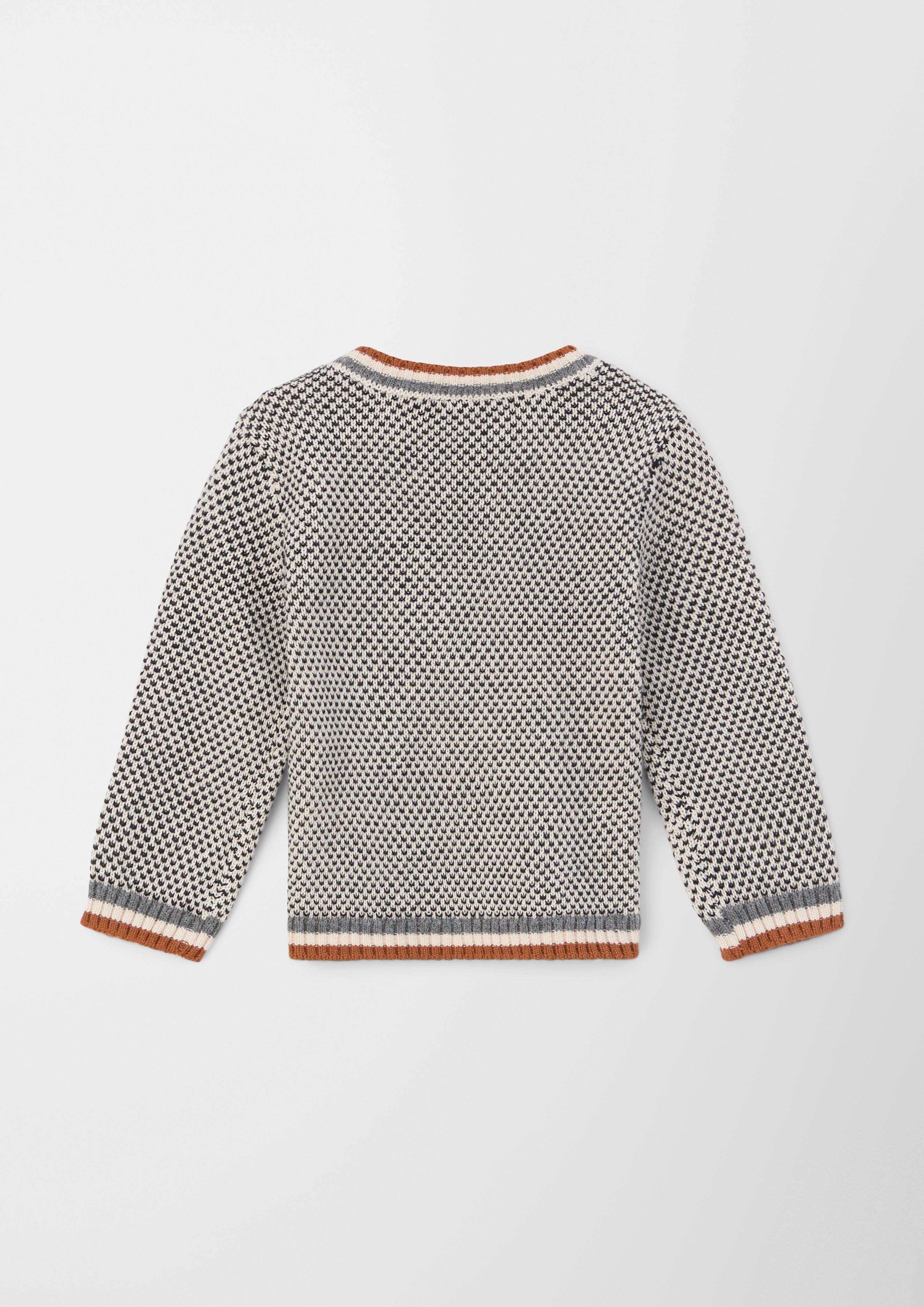 Knitted pullover