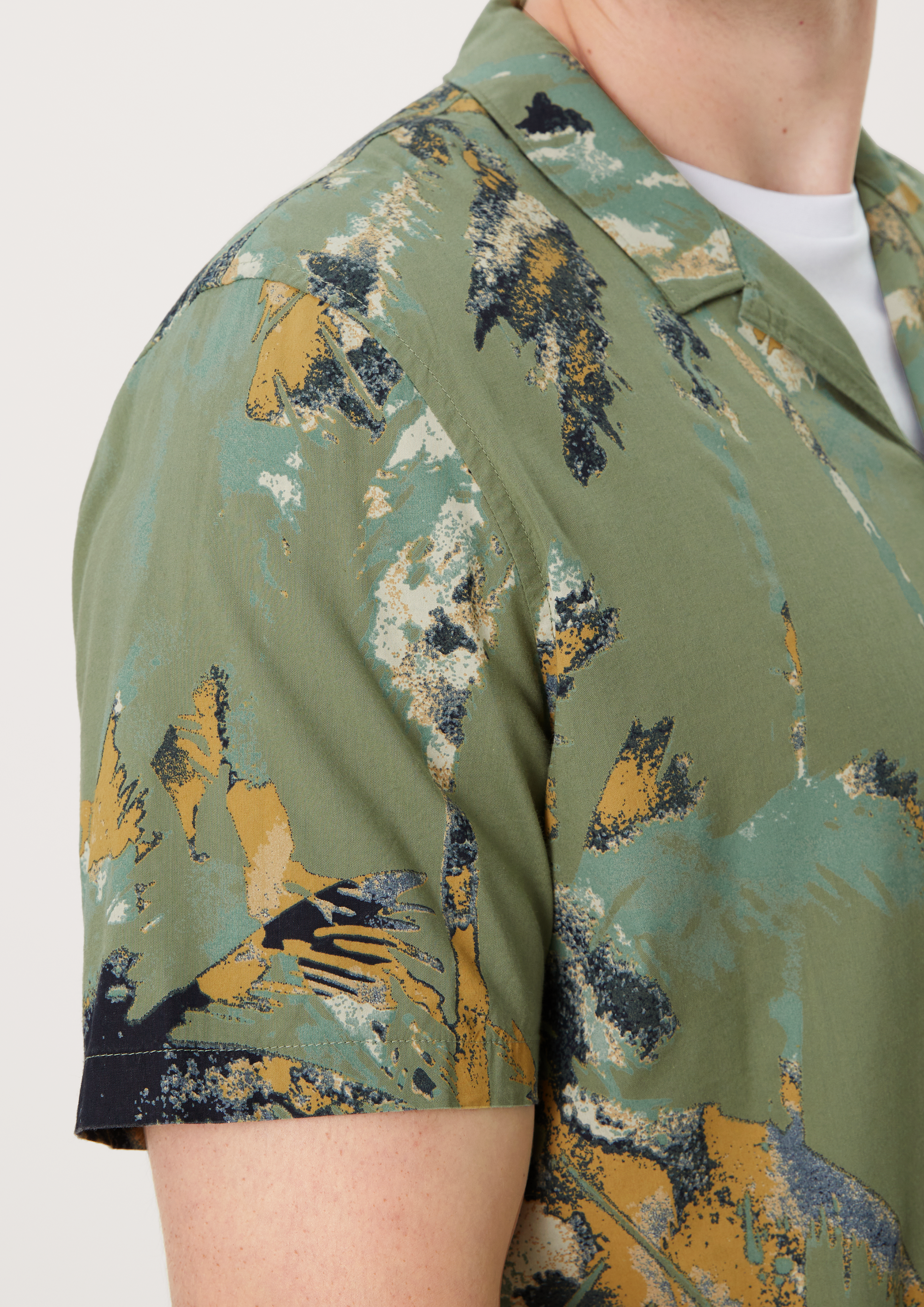 Short sleeve shirt