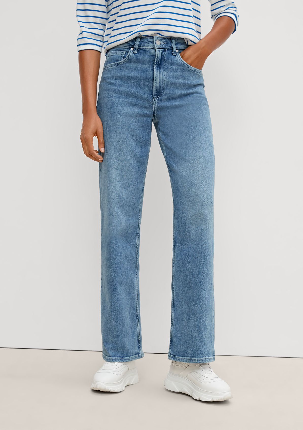 Regular: Flared-leg Jeans 