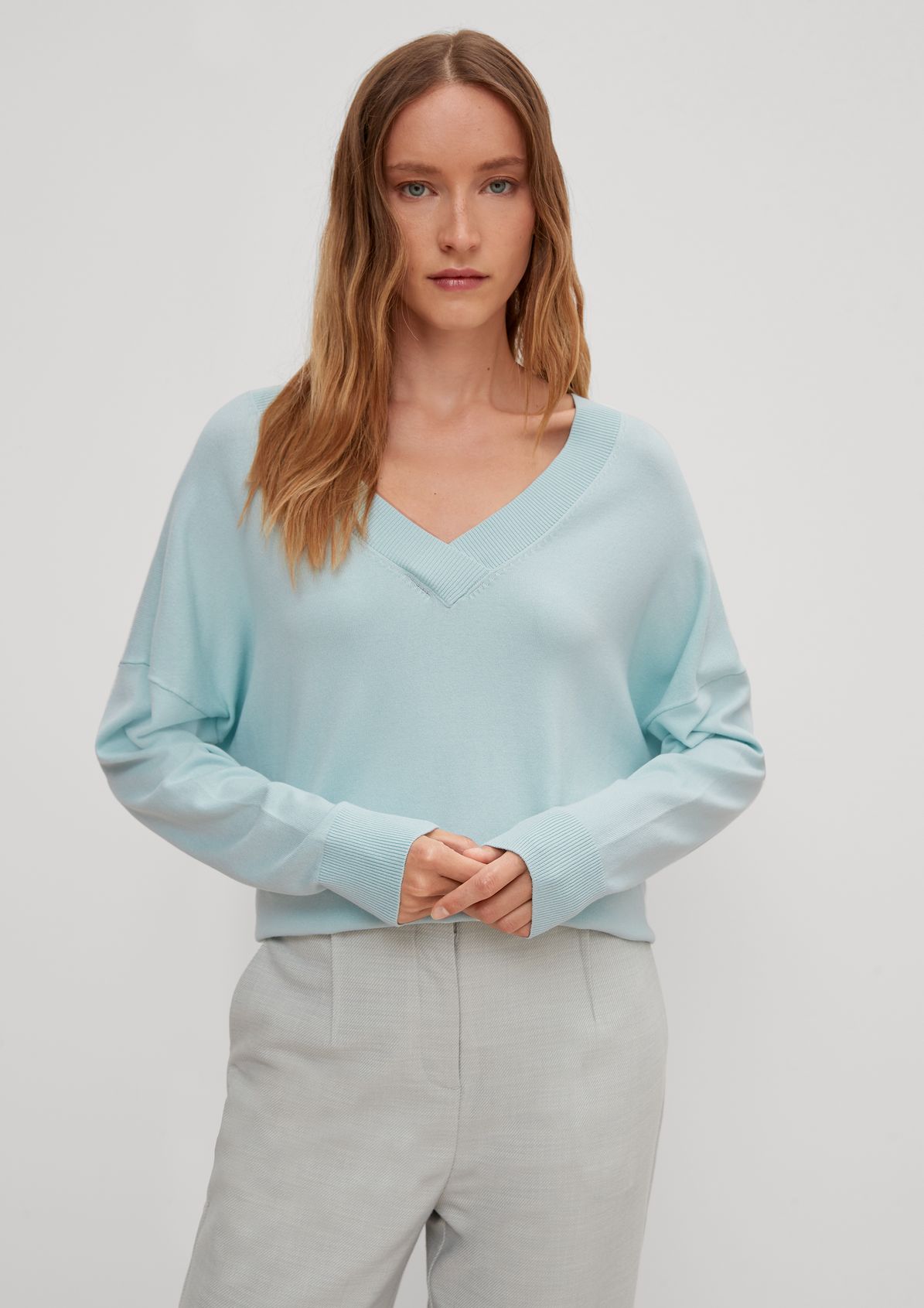 Jumper with a V-neckline from comma