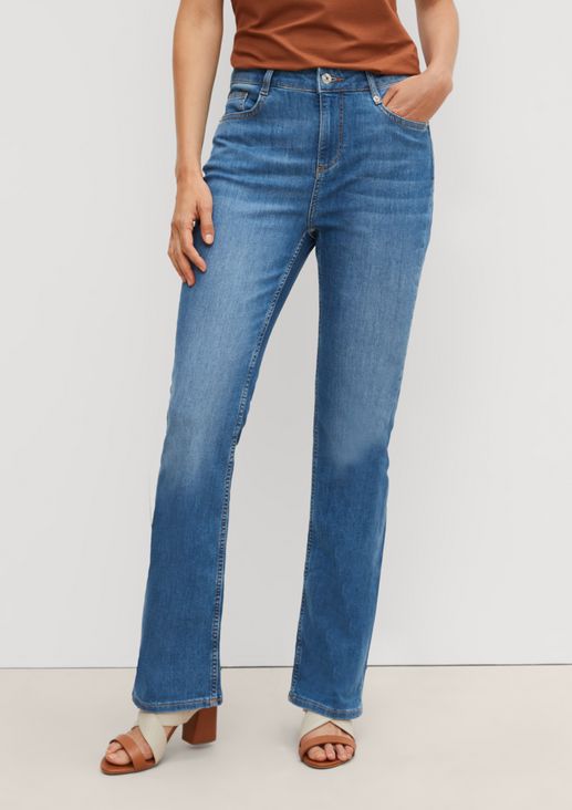 Slim: Flared Jeans mit Waschung 