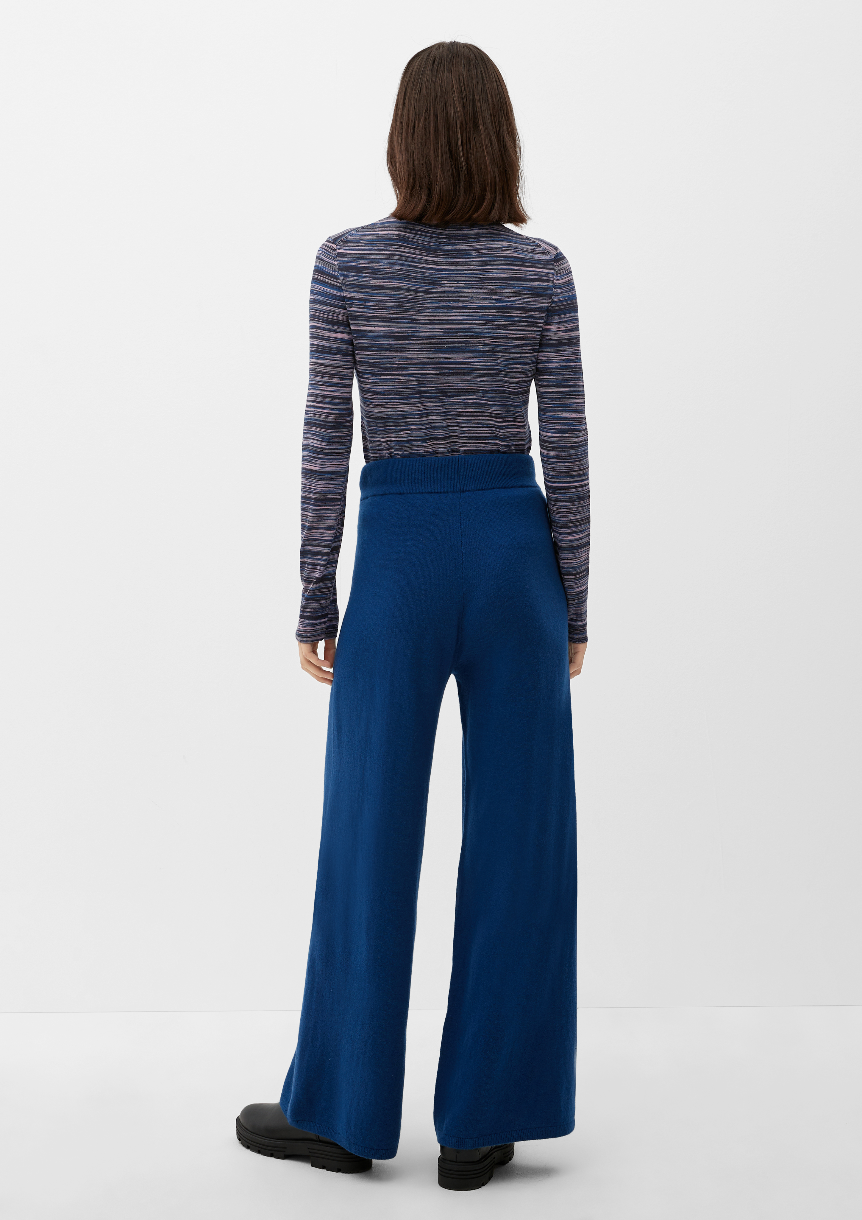 Knitted pullover