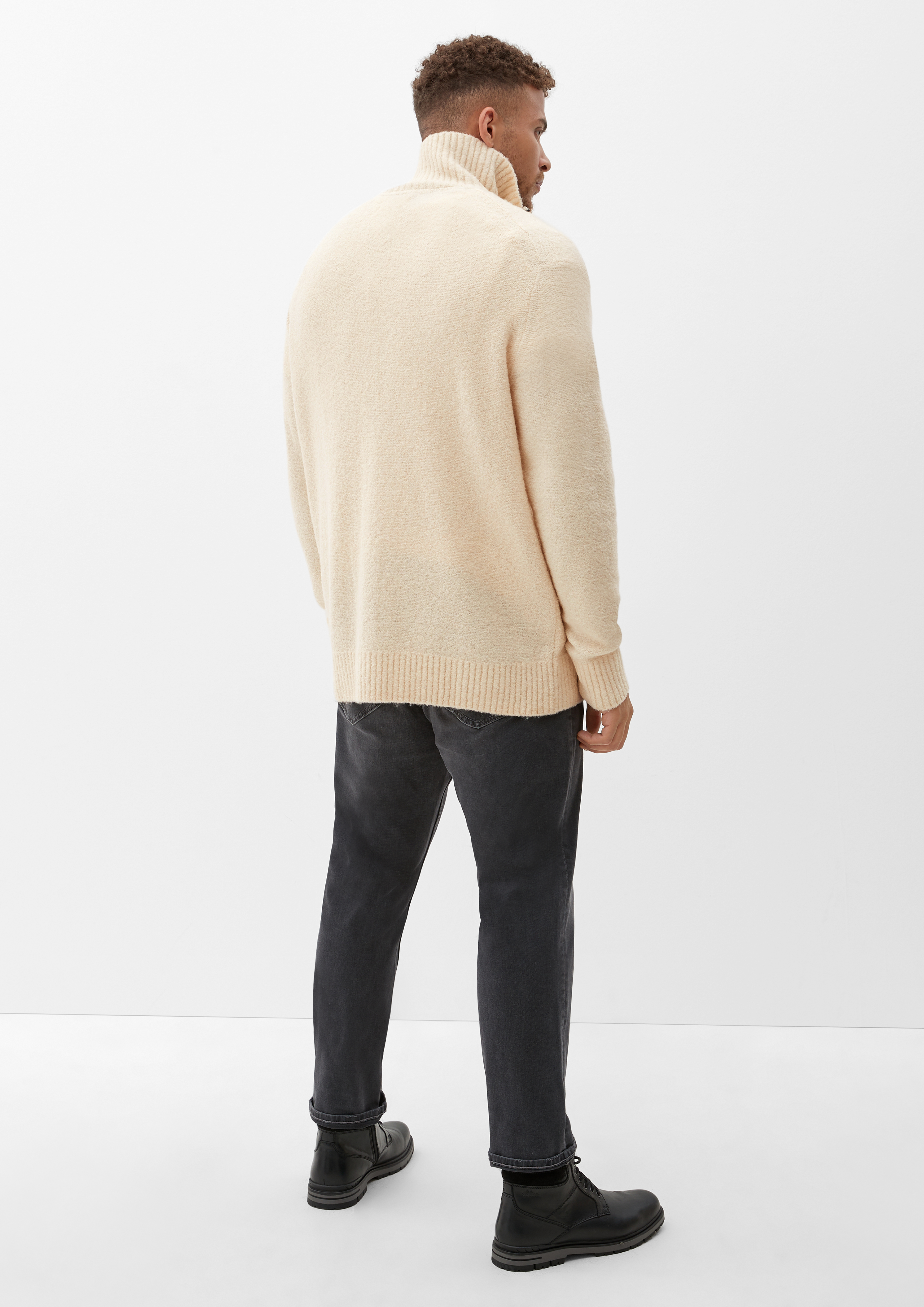 Knitted pullover