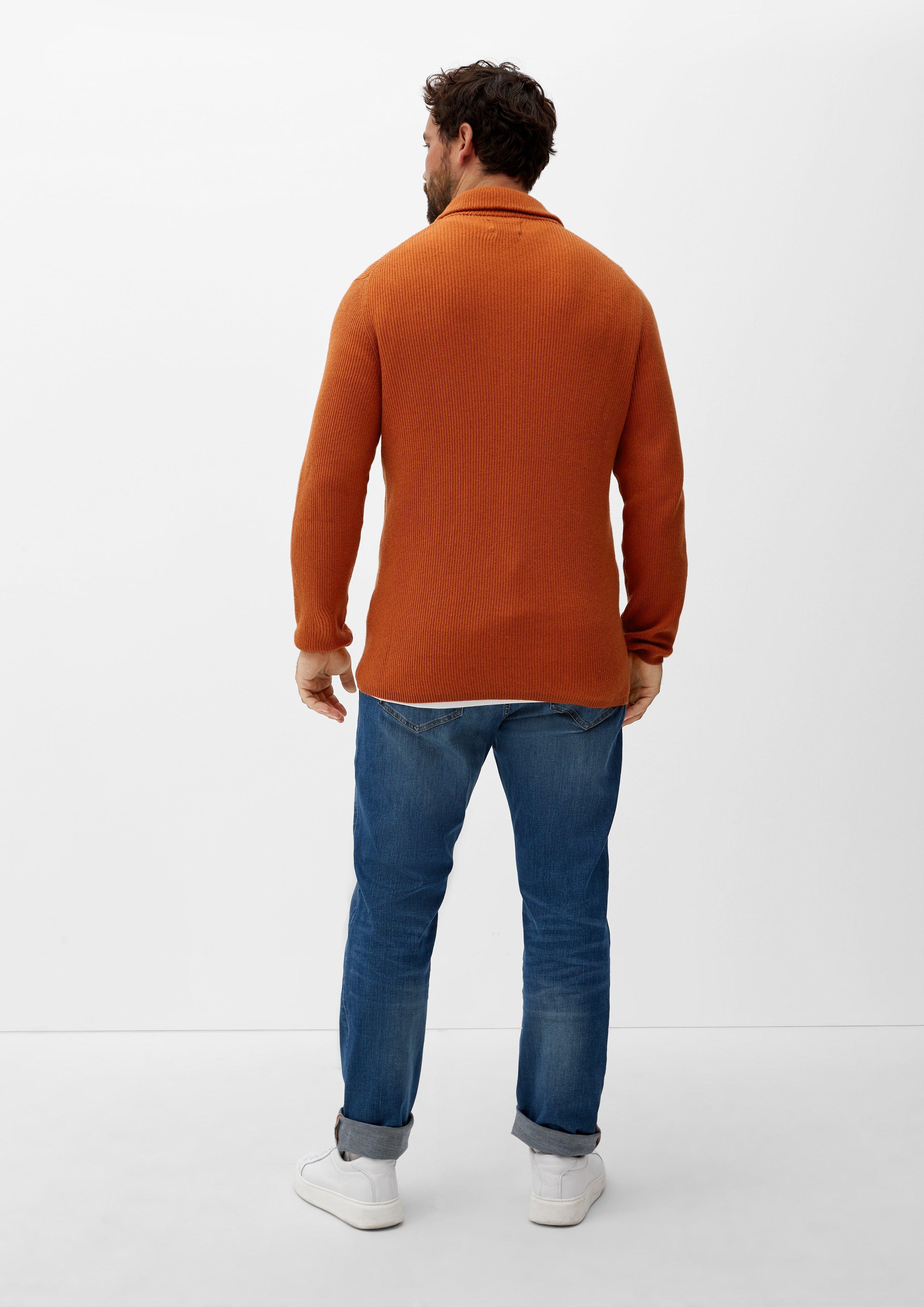 Knitted pullover