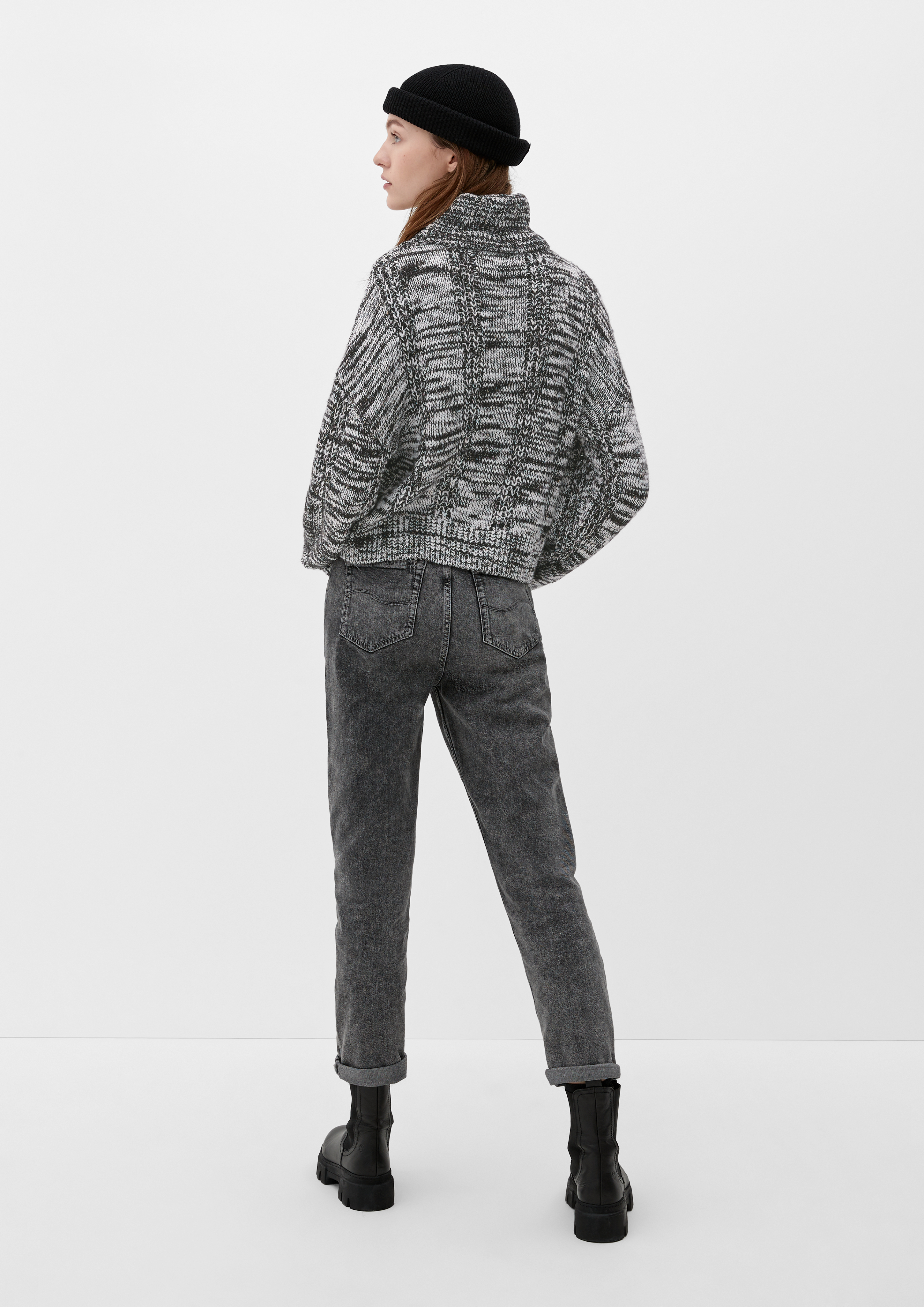 Knitted pullover