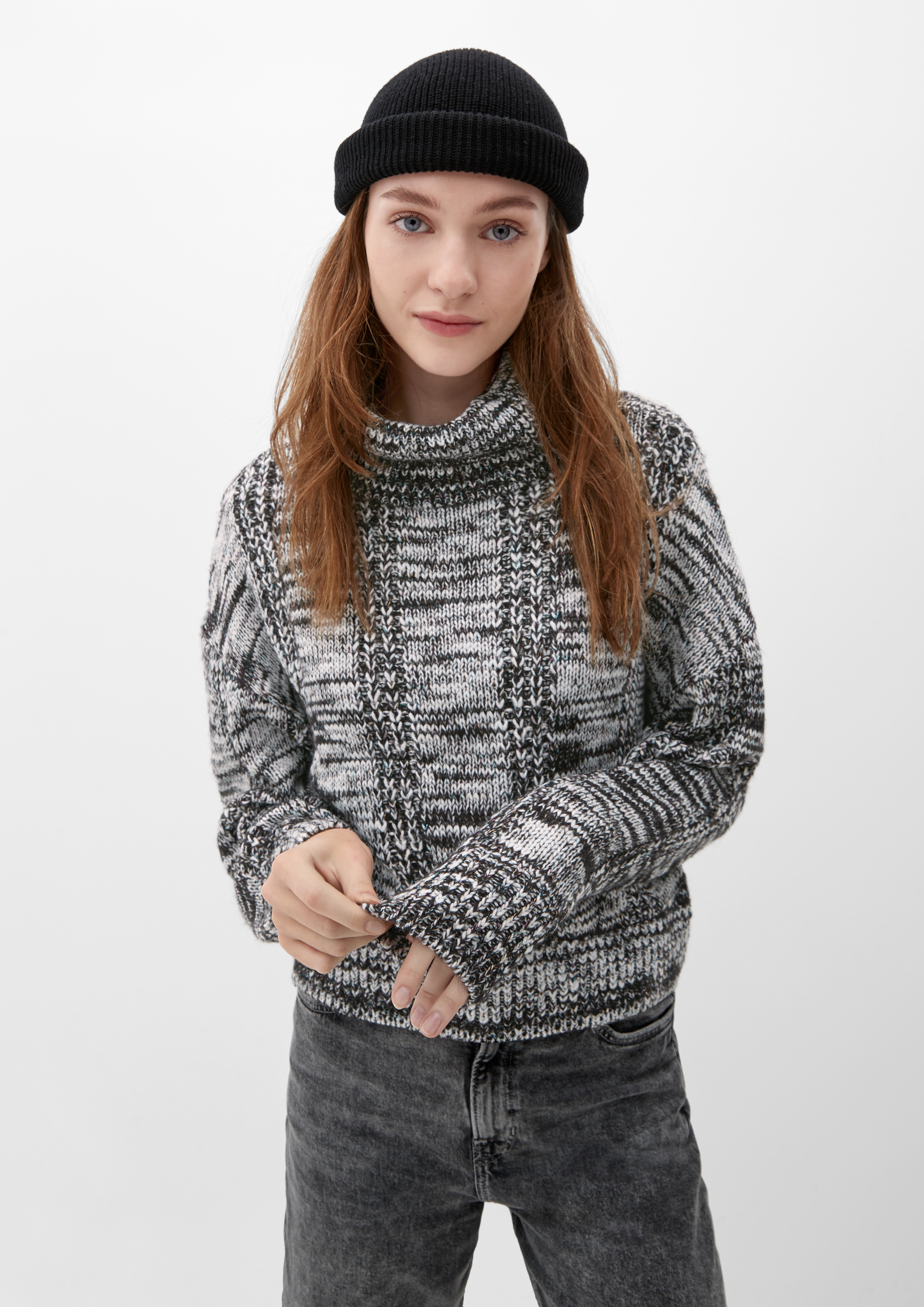 Knitted pullover