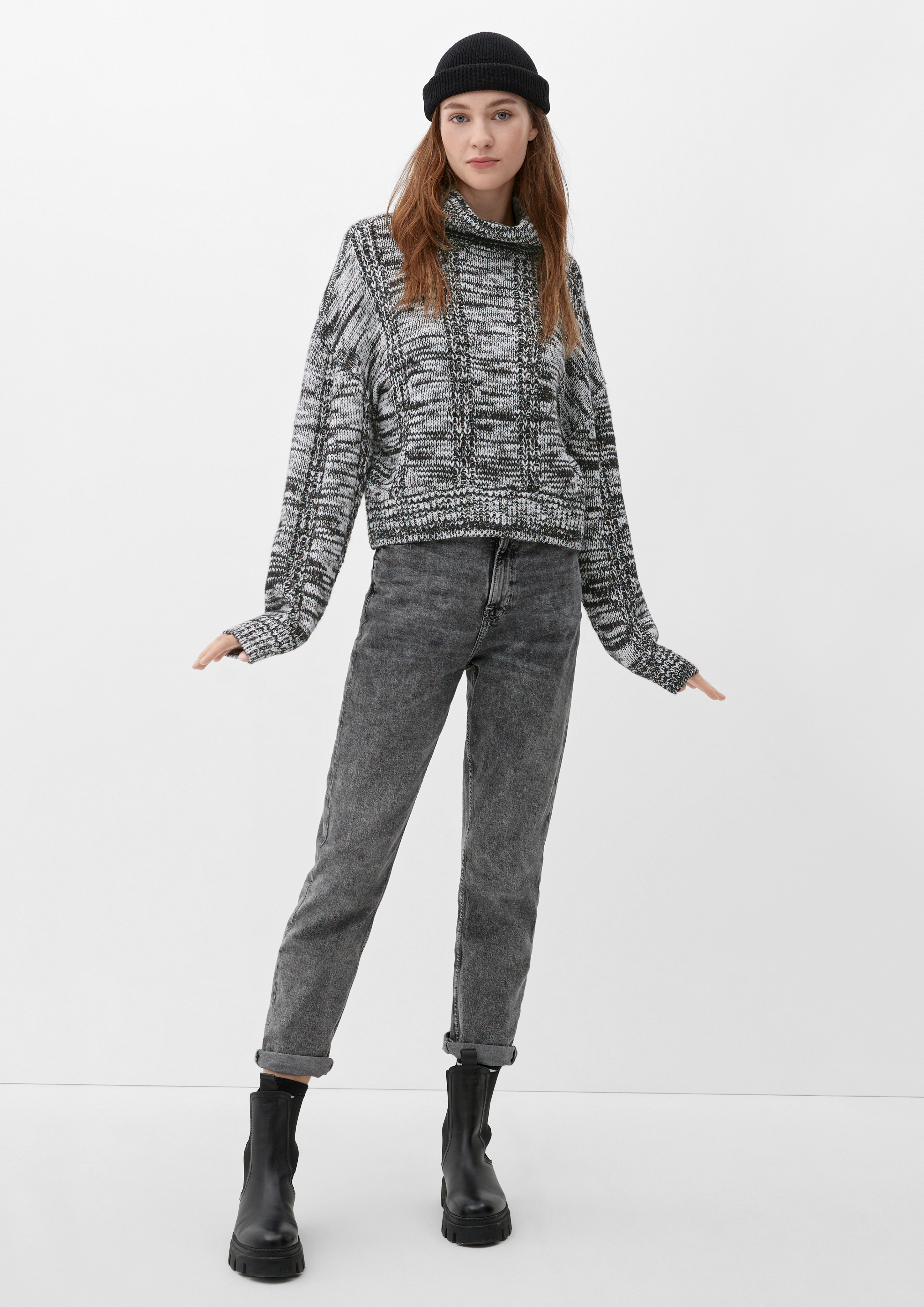 Knitted pullover