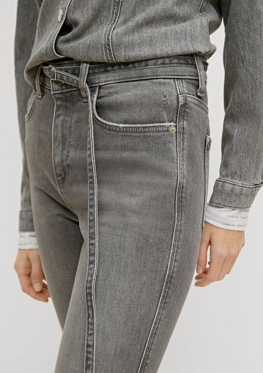 Slim: Jeans mit ausgefranstem Saum 