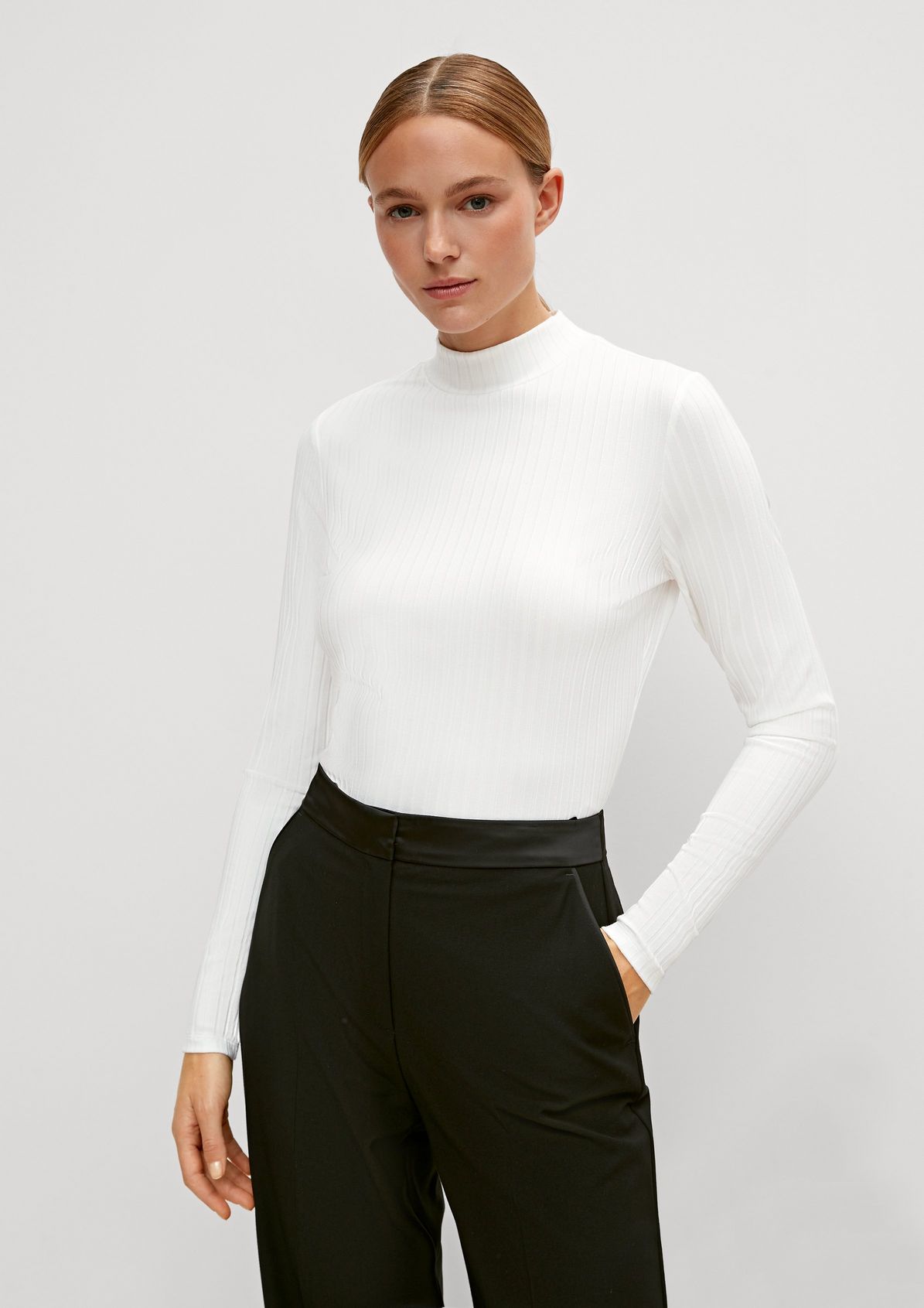 Ribbed top with a stand-up collar from comma
