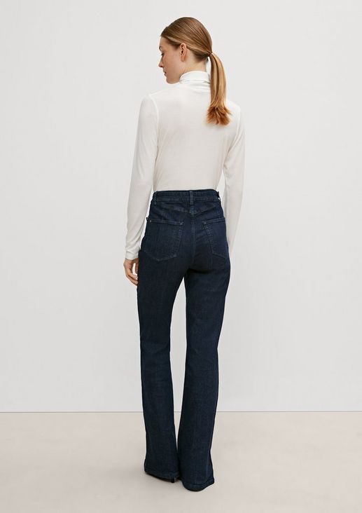 Relaxed: flared jeans from comma