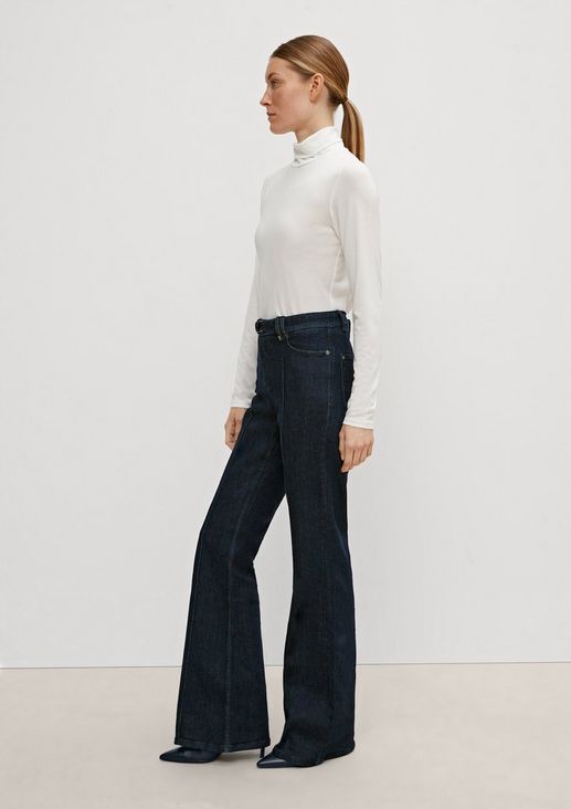 Relaxed: flared jeans from comma