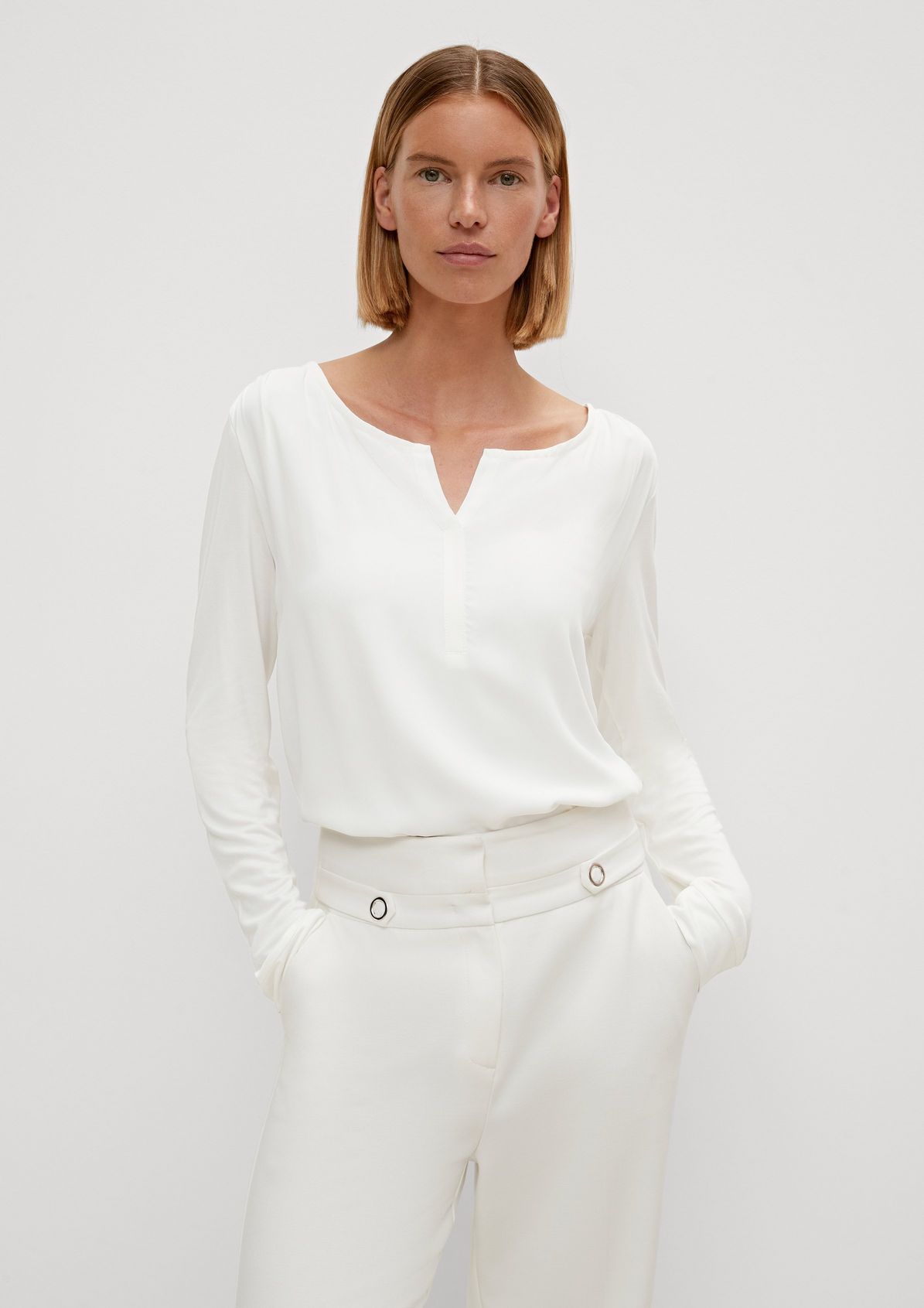 Top with a notch neckline from comma