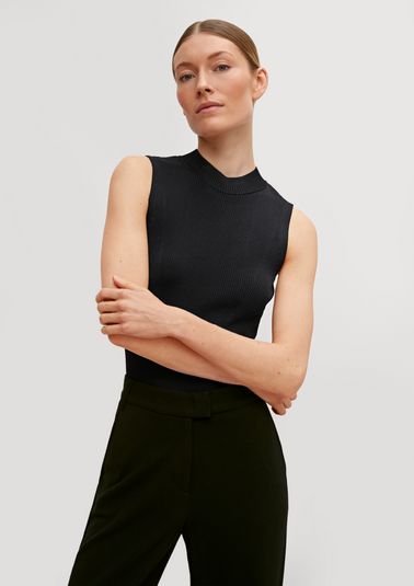 Sleeveless jumper with a ribbed texture from comma