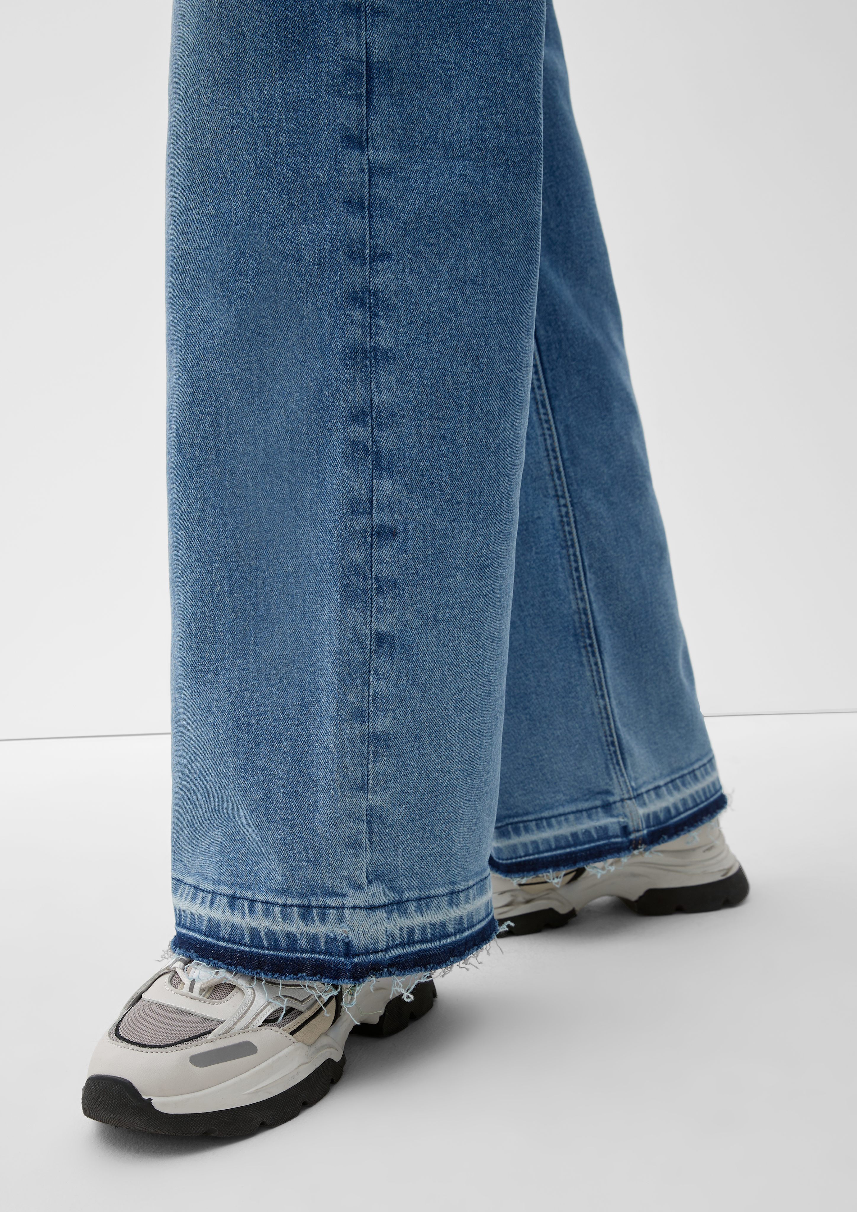 Denim trousers