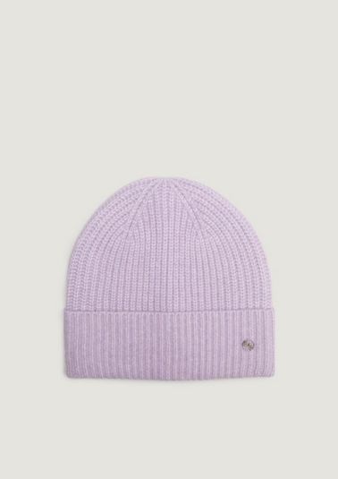 Knitted hat in a classic design from comma