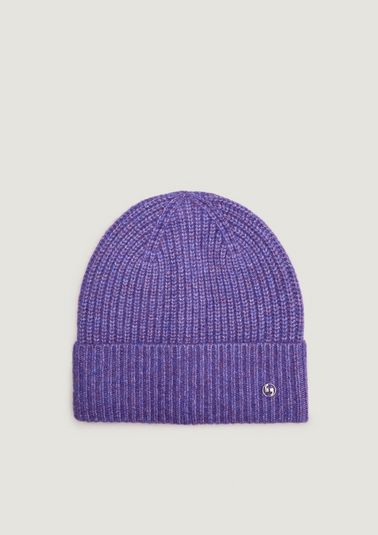 Knitted hat in a classic design from comma