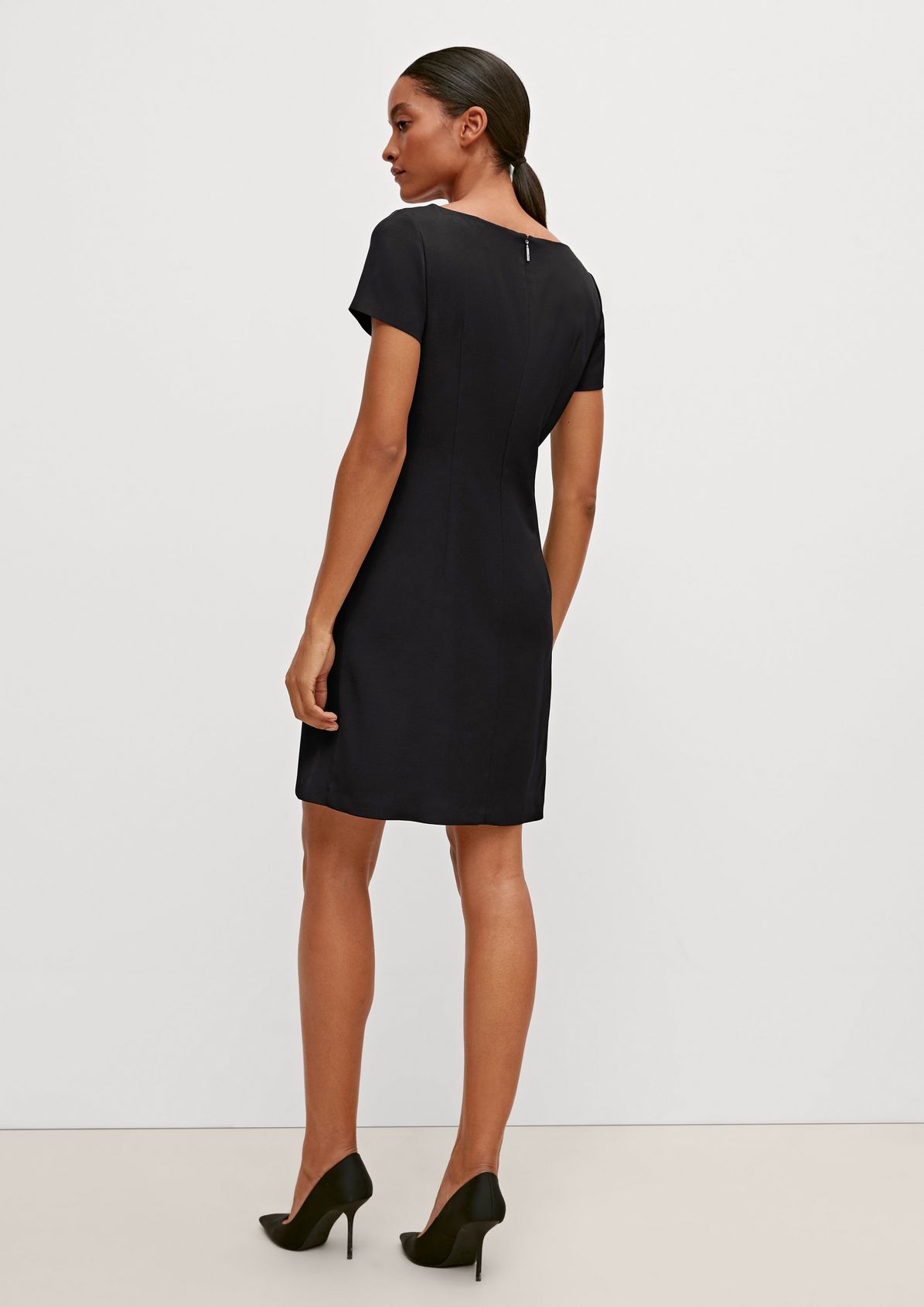 Short dress with a bateau neckline from comma