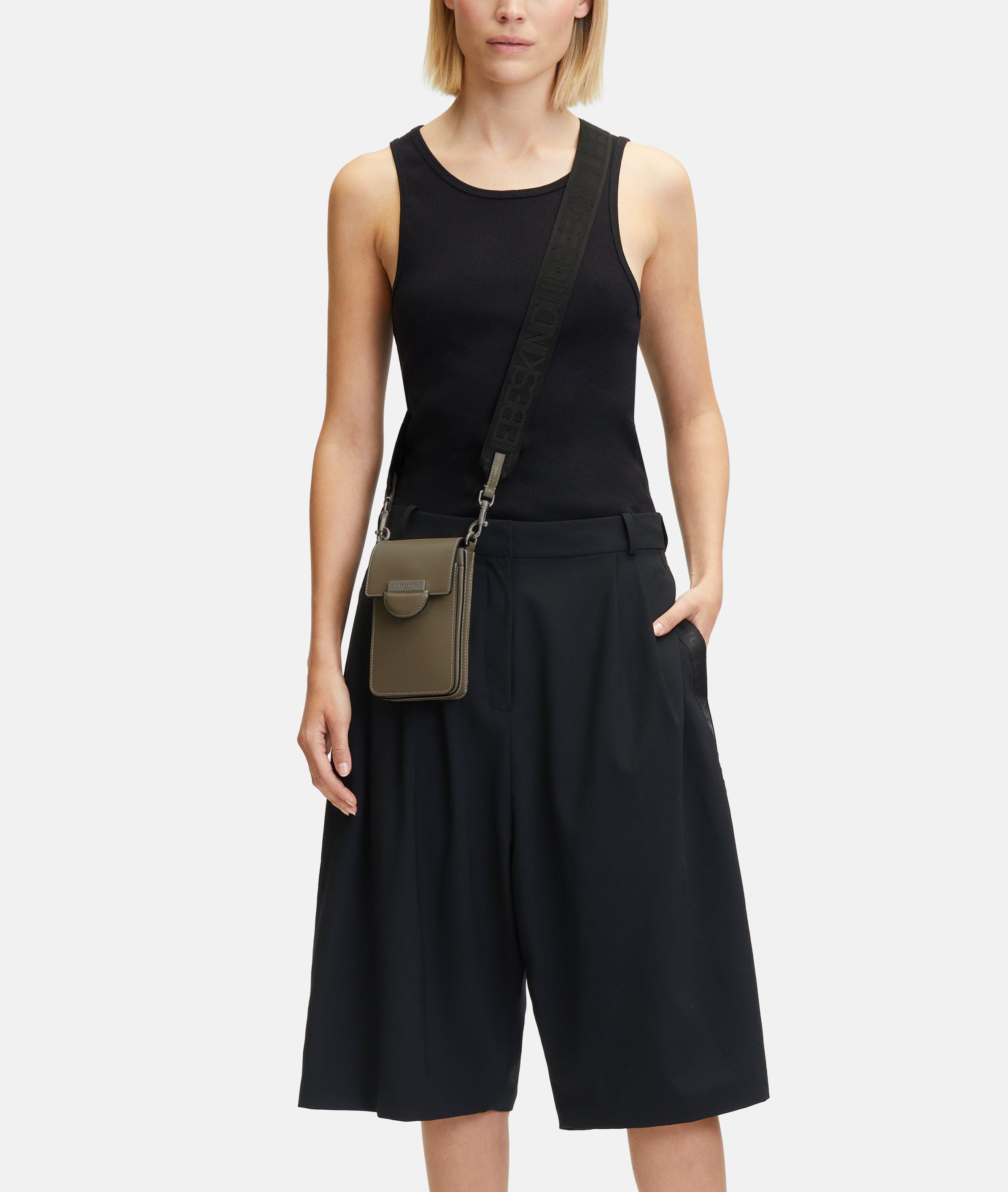 Pam Mobile Pouch