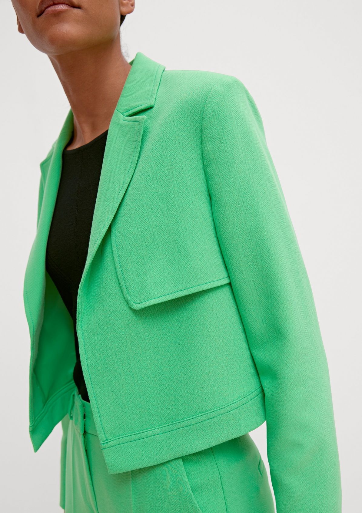 Cropped blazer with a herringbone pattern from comma