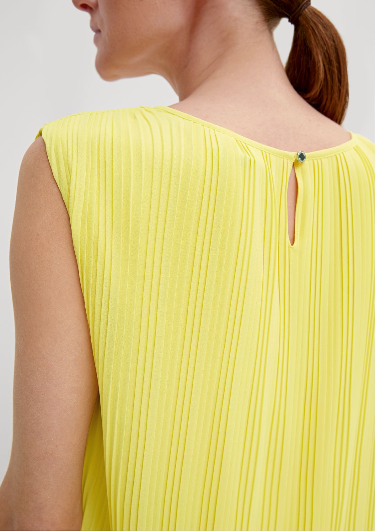 Blouse with pleats from comma