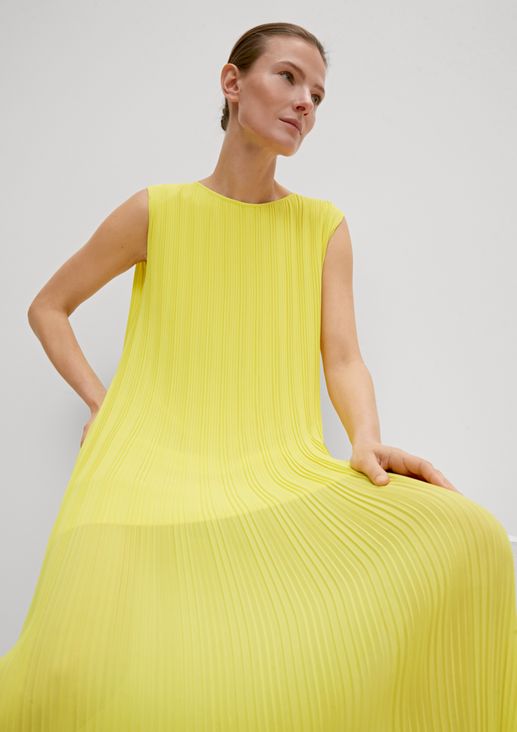 Maxi dress with pleats from comma