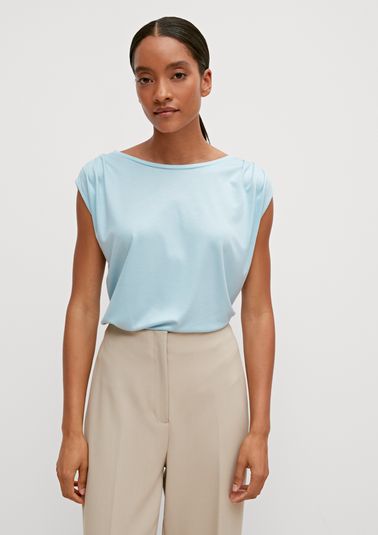 Sleeveless top from comma