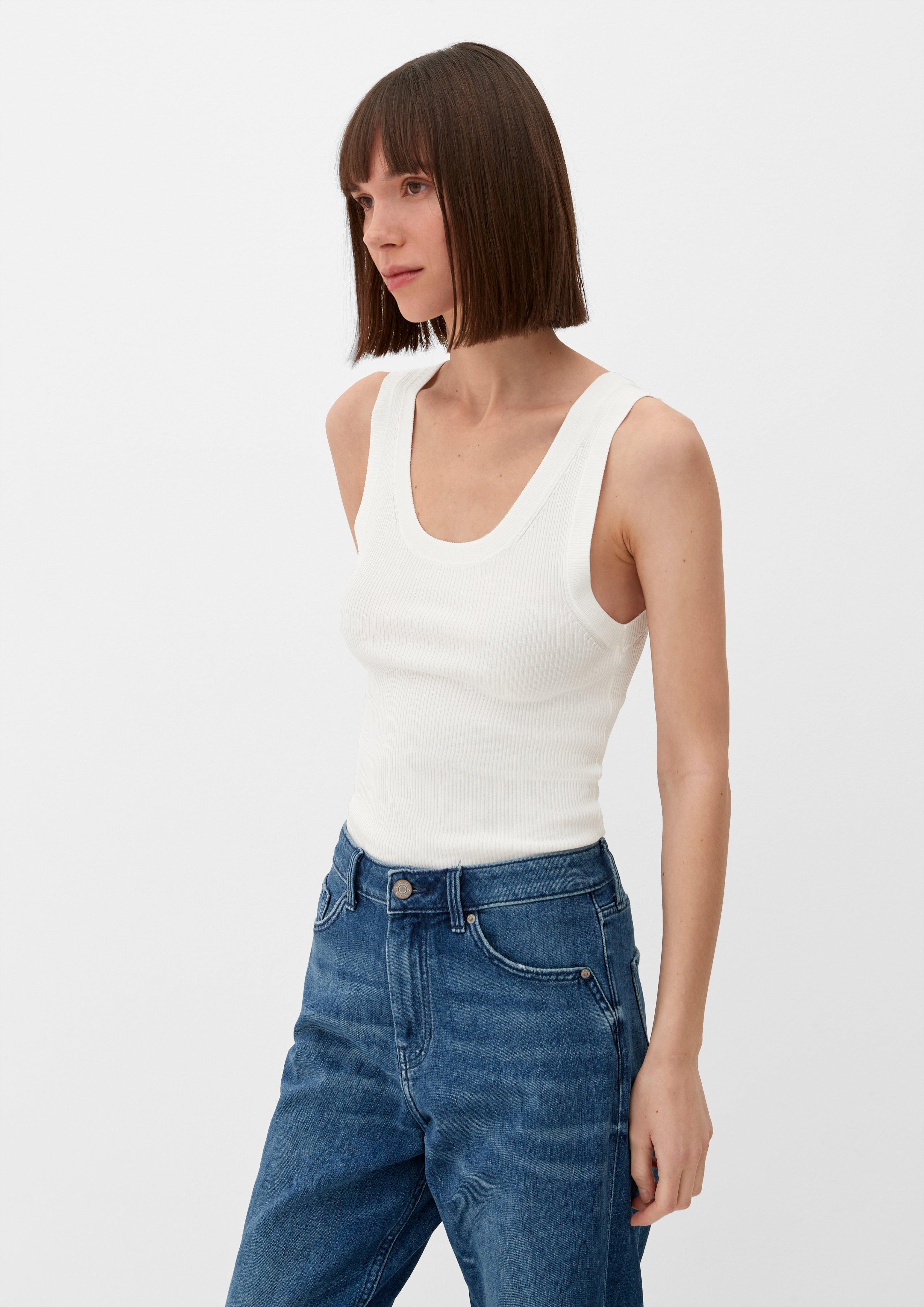 Knitted vest