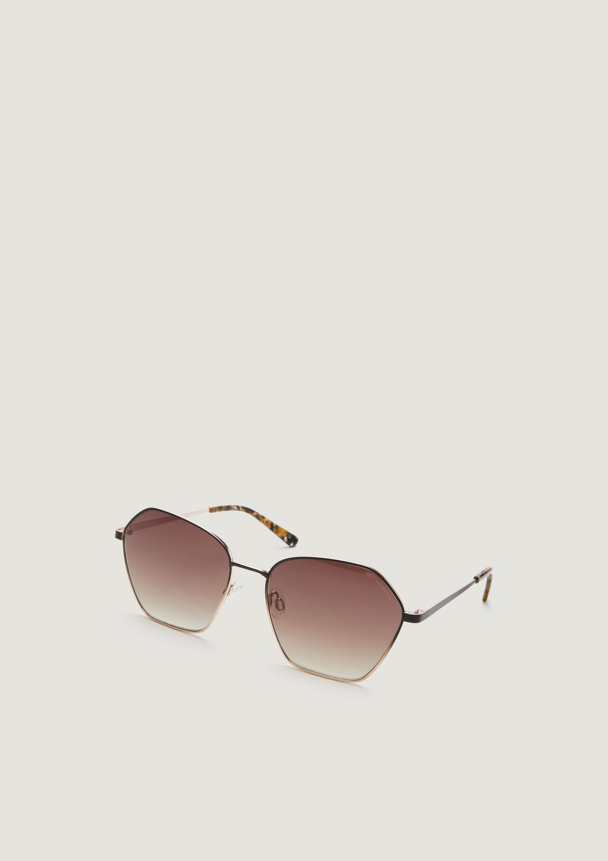 Sunglasses in an angular design from comma