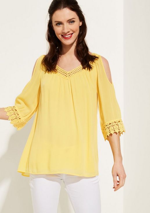Crêpe blouse with delicate lace from comma