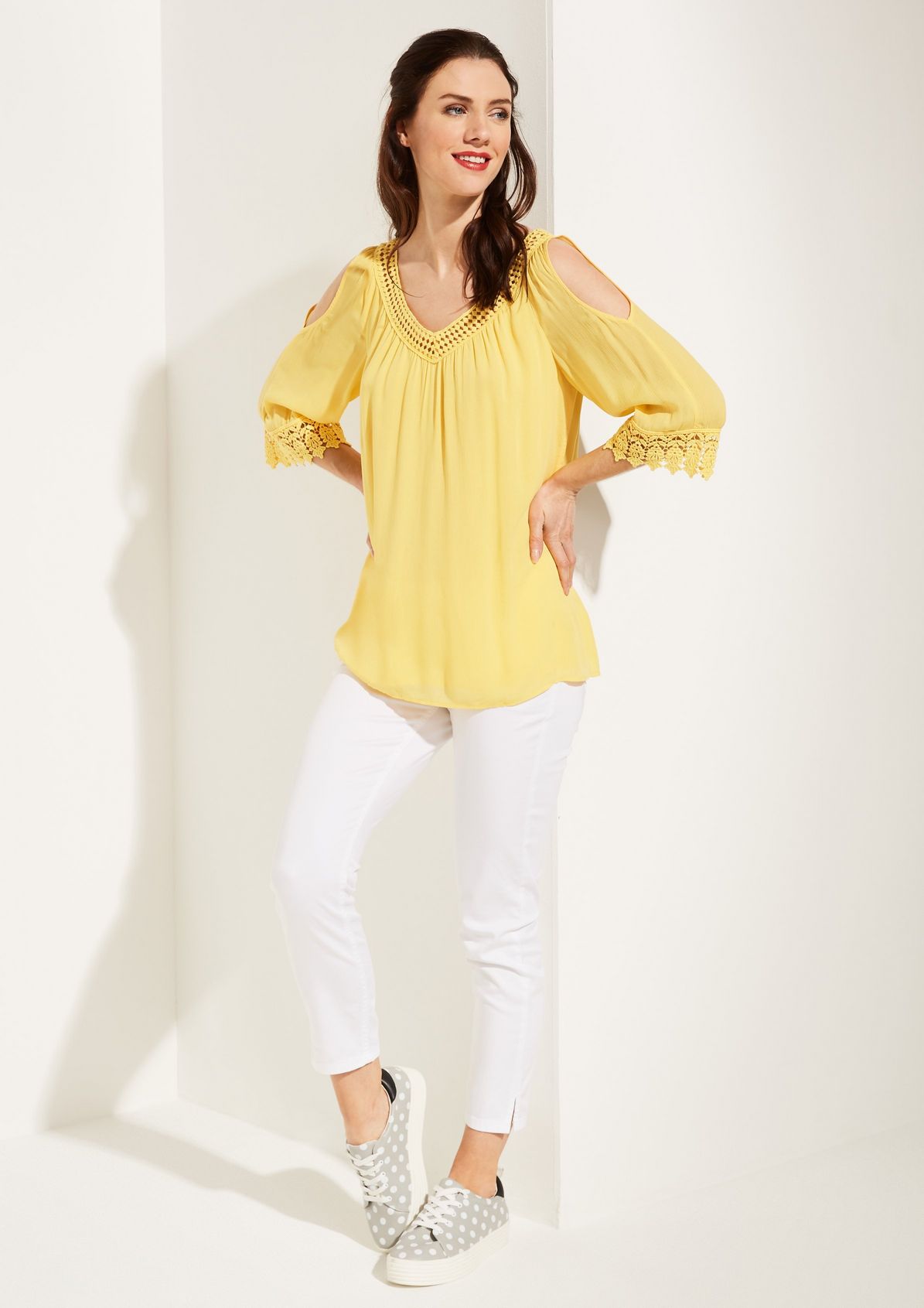 Crêpe blouse with delicate lace from comma