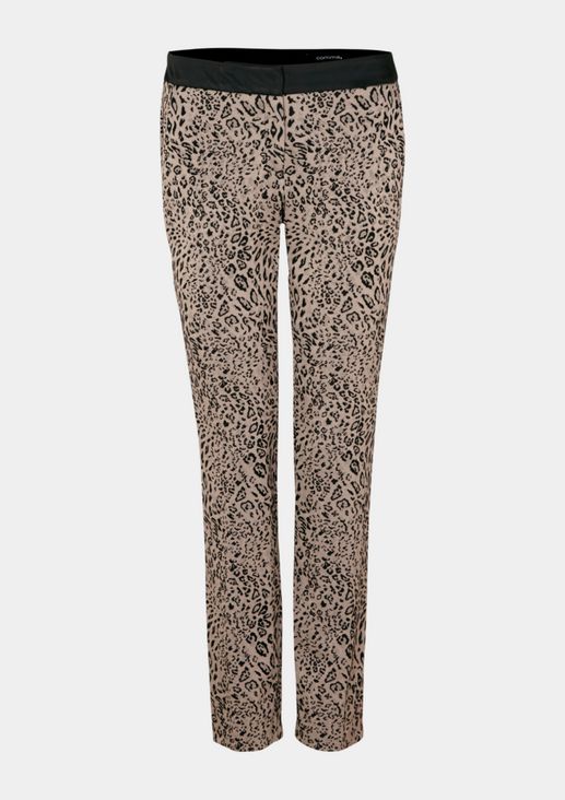 Pantalon en satin animé d'un motif léopard original de Comma