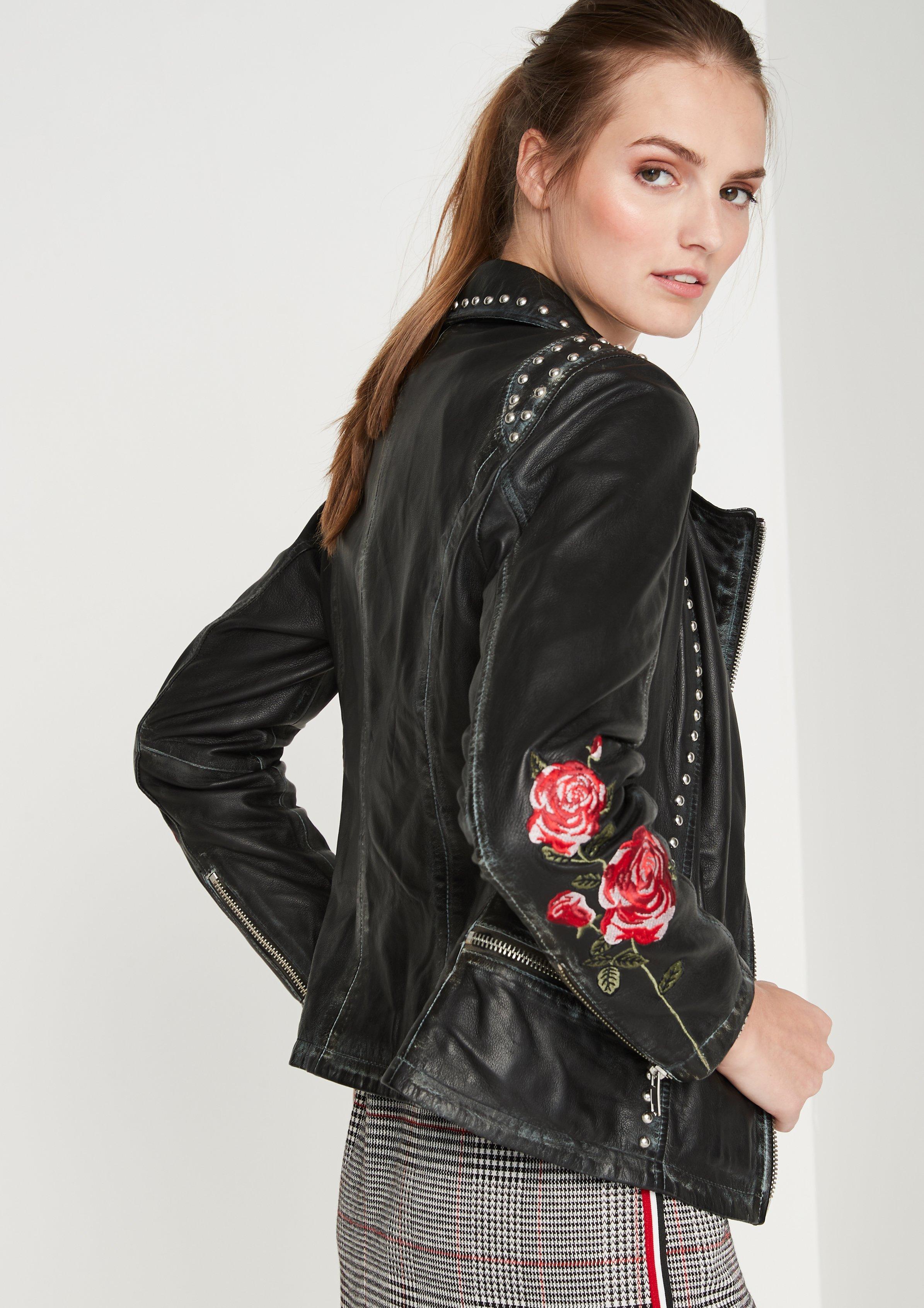 Order fashionable jackets for women in the comma online store